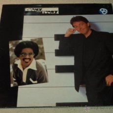 Discos de vinilo: PAUL MCCARTNEY & STEVIE WONDER ( EBONY AND IVORY 2 VERSIONES - RAINCLOUDS ) 1982-EEC MAXI 