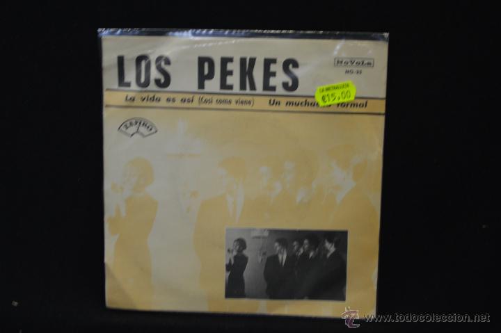 Discos de vinilo: LOS PEKES - LA VIDA ES ASI / UN MUCHACHO NORMAL - SINGLE - Foto 2