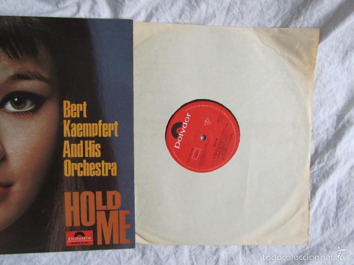 Discos de vinilo: Bert Kaempfert and His Orchestra Hold me - Foto 3