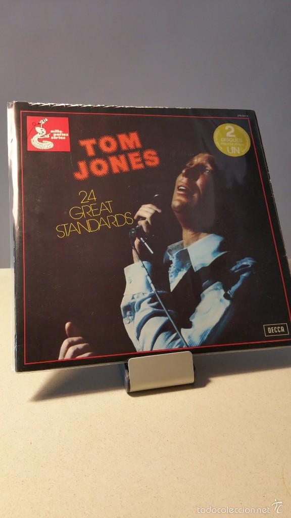 Discos de vinilo: TOM JONES 24 GREAT STANDARS DOBLE LP - Foto 1
