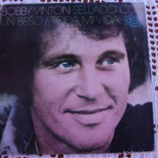 Discos de vinilo: BOBBY VINTON SELLADO CON UN BESO EP 1972. Lote 56737599