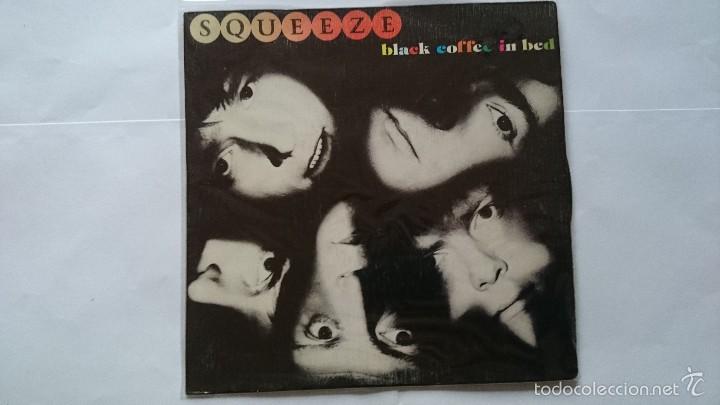Discos de vinilo: SQUEEZE - BLACK COFFEE IN BED / THE HUNT (1982) - Foto 1