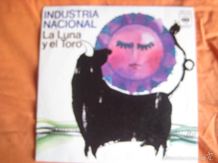 Discos de vinil: INDUSTRIA NACIONAL Sg CBS 1976 la luna y el toro/ solo tu