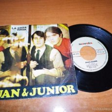 Discos de vinilo: JUAN & JUNIOR LA CAZA / NADA SINGLE VINILO 1967 LOS BRINCOS CONTIENE 2 TEMAS. Lote 57605304