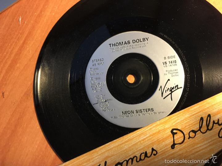 Discos de vinilo: THOMAS DOLBY (CLOSE BUT NO CIGAR) SINGLE  1992  (EPI2) - Foto 2