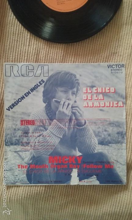 Discos de vinilo: MICKY - EL CHICO DE LA ARM&Oacute;NICA - S&Iacute;GUEME -Raro VERSION EN INGLES - Foto 2