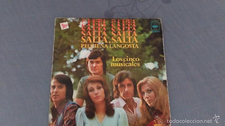 Discos de vinilo: LOTE 2 SINGLES LOS CINCOS MUSICALES - Foto 2