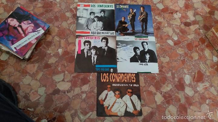 Discos de vinilo: LOTE 5 SINGLES LOS CONFIDENTES - Foto 1