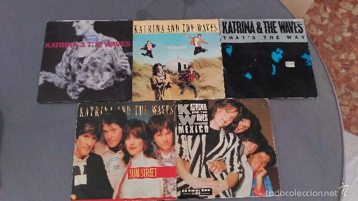 Discos de vinilo: LOTE DE 5 SINGLES KATRINA & THE WAVES - Foto 1