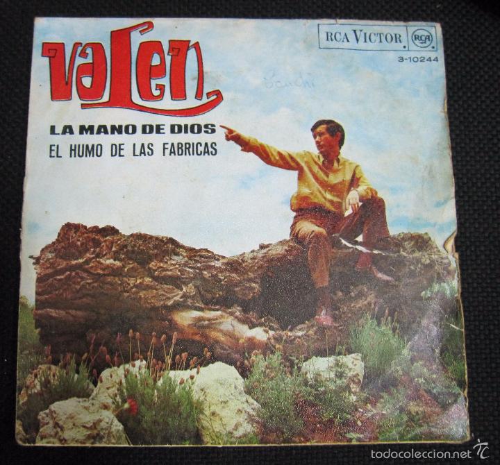 Discos de vinilo: SINGLE. VALEN. LA MANO DE DIOS. EL HUMO DE LAS FABRICAS. - Foto 2