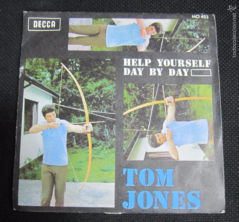 Discos de vinilo: SINGLE. TOM JONES. HELP YOURSELF DAY BY DAY. - Foto 1