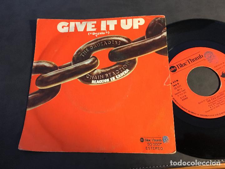 Discos de vinilo: CRUSADERS (GIVE IT UP) SINGLE ESPA&Ntilde;A 1976 (EPI2) - Foto 1