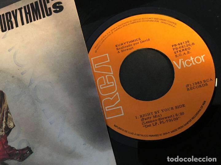 Discos de vinilo: EURYTHMICS (RIGHT BY YOUR SIDE) SINGLE ESPA&Ntilde;A 1983 (EPI2) - Foto 2