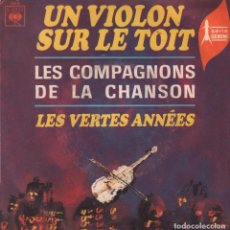 Discos de vinilo: LES COMPAGNONS DE LA CHANSON UN VIOLON SUR LE TOIT / LES VERTES ANNEES SINGLE CBS RF-1409