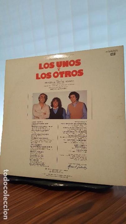 Discos de vinilo: LOS UNOS Y LOS OTROS BSO 2LP 1982 - Foto 2