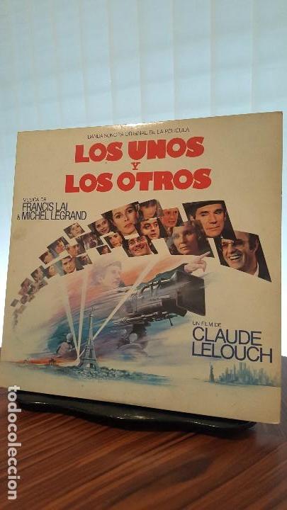 Discos de vinilo: LOS UNOS Y LOS OTROS BSO 2LP 1982 - Foto 1