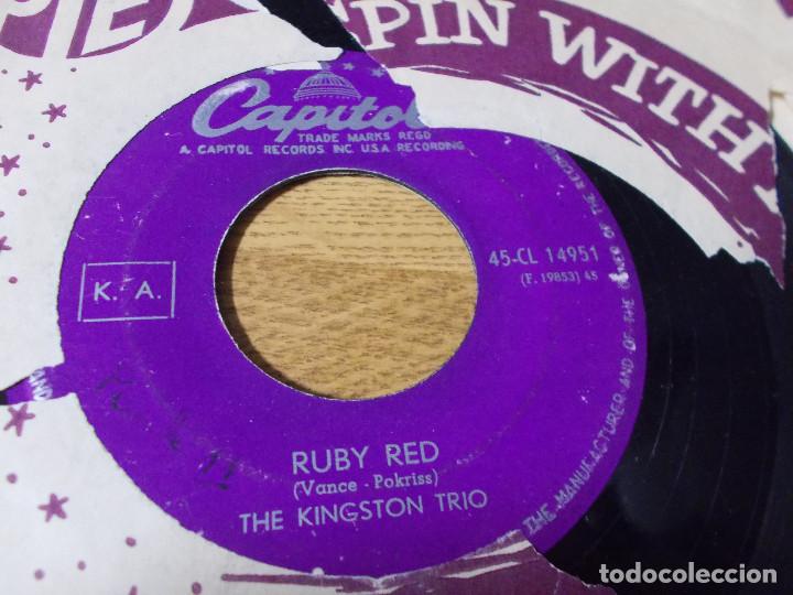 Discos de vinilo: THE KINGSTON TRIO. RUBY RED. TOM DOOLEY. - Foto 2