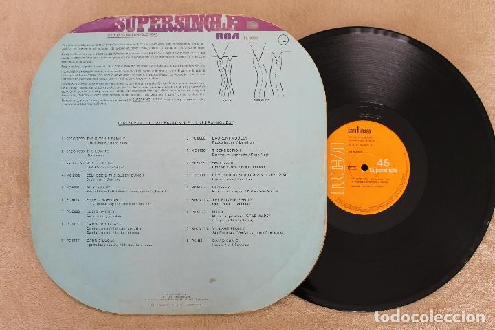 Discos de vinilo: TH E MOVERS SHE LOVES YOU ELLA TE AMA MAXI SINGLE VINILO - Foto 3