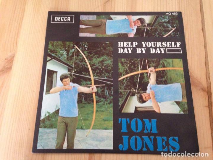Discos de vinilo: Tom Jones - Help Yourself / Day By Day (7-SINGLE) - Foto 1