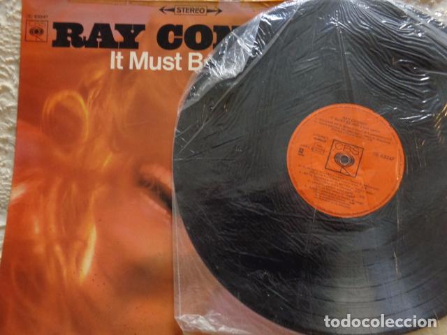 Discos de vinilo: Ray Conniff And The Singers &lrm;&ndash; It Must Be Him - CBS - 1967 - Foto 2