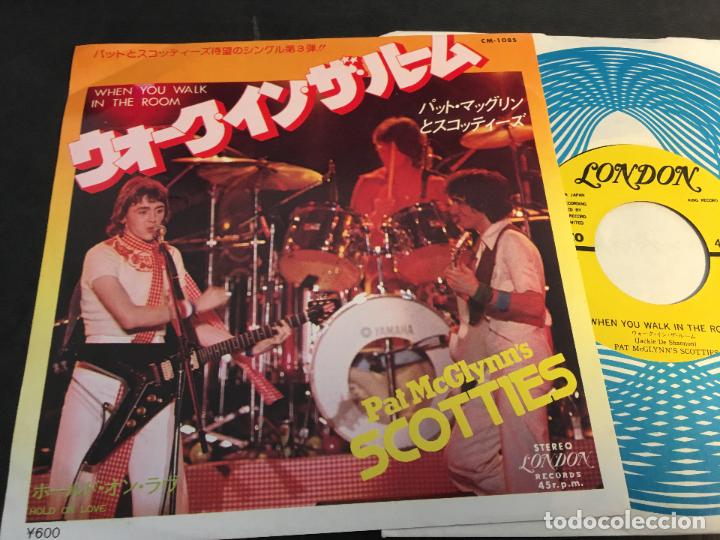 Discos de vinilo: PAT MCGLYNN'S SCOTTIES (WHEN YOU WALK IN THE ROOM /HOLD ON LOVWE ) SINGLE JAPAN (EPI4)