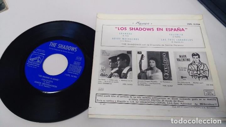 Discos de vinilo: antiguo disco peque&ntilde;o de los shadows en espa&ntilde;a - Foto 2