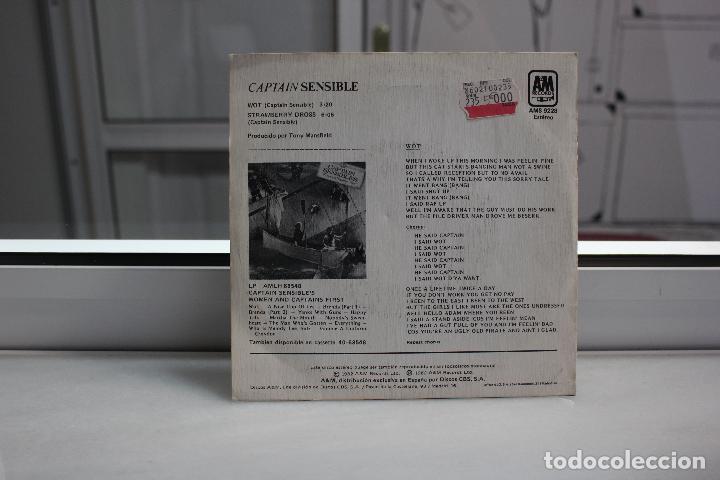 Discos de vinilo: SINGLE CAPTAIN SENSIBLE. WOT - STRAWBERRY DROSS. CBS 1982 - Foto 2