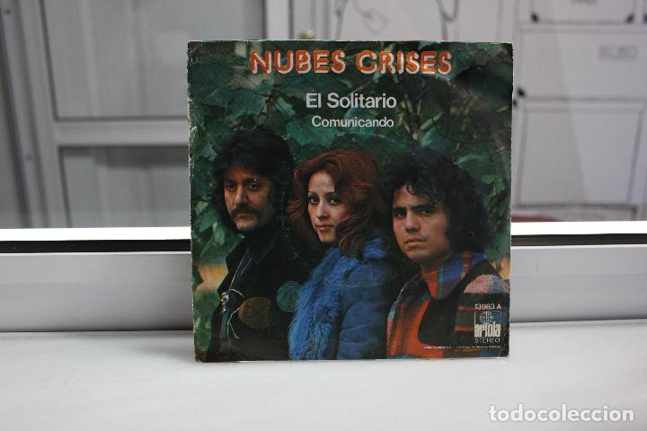Discos de vinilo: SINGLE NUBES GRISES. EL SOLITARIO - COMUNICANDO. - Foto 2