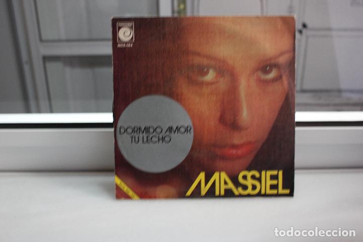 Discos de vinilo: SINGLE MASSIEL. DORMIDO AMOR - TU LECHO. - Foto 2