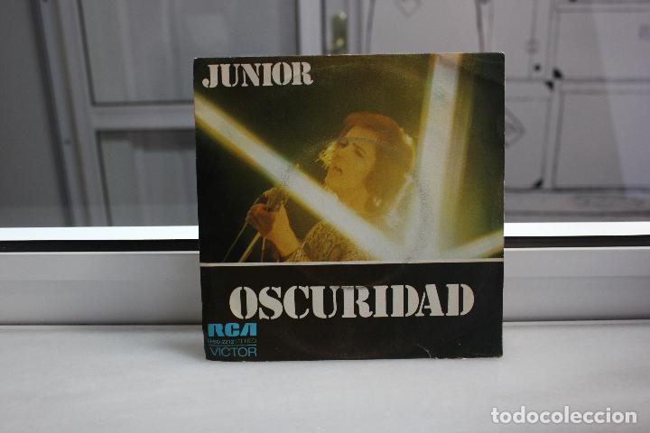 Discos de vinilo: SINGLE JUNIOR. OSCURIDAD - CUANDO SALGA EL SOL. - Foto 1
