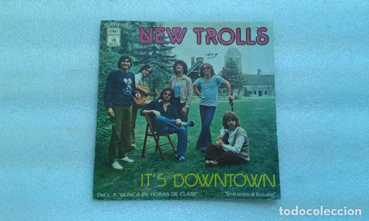 Discos de vinilo: NEW TROLLS - IT&acute;S DOWNTOWN    SINGLE 1978   EDICION ESPA&Ntilde;OLA - Foto 1
