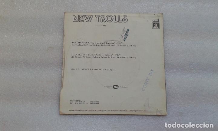 Discos de vinilo: NEW TROLLS - IT&acute;S DOWNTOWN    SINGLE 1978   EDICION ESPA&Ntilde;OLA - Foto 3