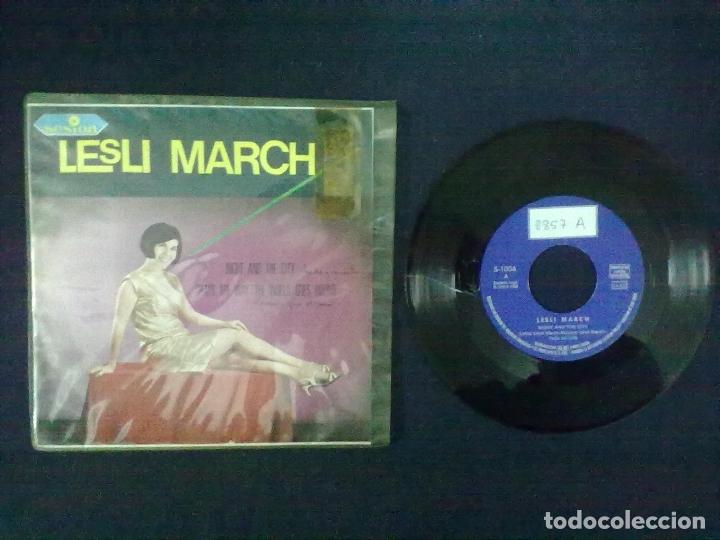 Dischi in vinile: LESLI MARCH NIGHT AND THE CITY THAT'S THE WAY THE WORLD GOES ROUND