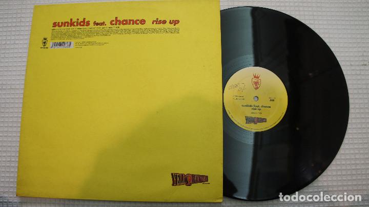 Discos de vinilo: SUNKIDS . FEAT. CHANCE - RISE UP - ESPA&Ntilde;OL 2000 - Foto 1