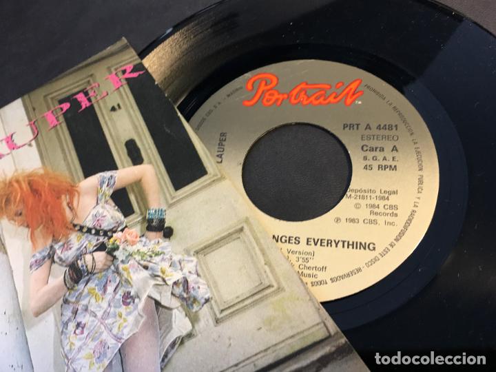 Discos de vinilo: CYNDI LAUPER (MONEY CHANGES EVERYTHING) SINGLE ESPA&Ntilde;A 1984 (EPI6) - Foto 2