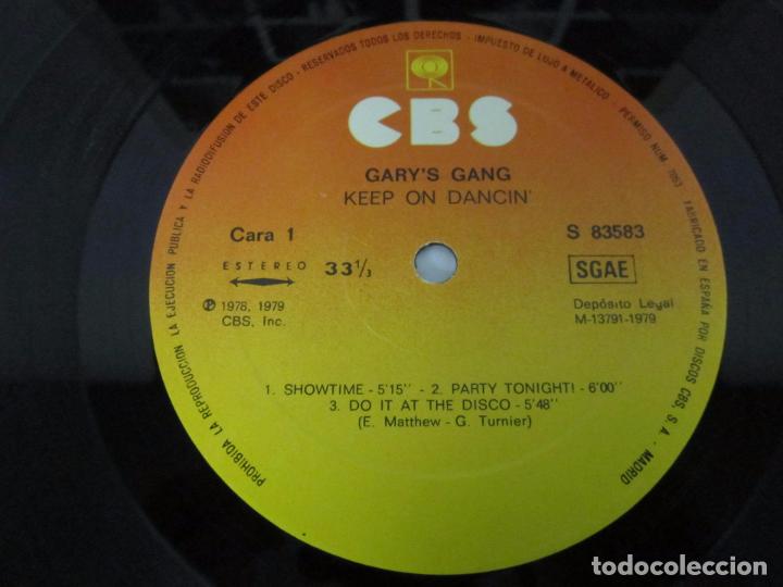 Discos de vinilo: GARYS GANG - KEEP ON DANCIN - LP - CBS 1979 SPAIN - Foto 2