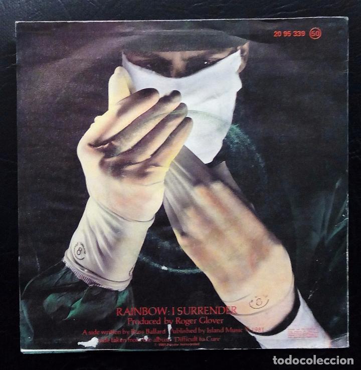 Discos de vinilo: SINGLE RAINBOW - I SURRENDER - POLYDOR 1981. - Foto 2