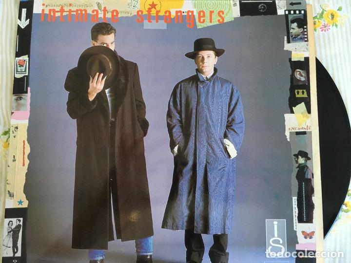 Discos de vinilo: LP INTIMATE STRANGERS-CHARM-PROMO - Foto 1