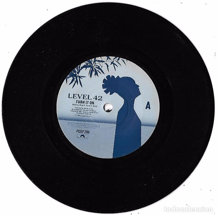 Discos de vinilo: LEVEL 42: TURN IT ON / BEEZER ONE - Foto 1
