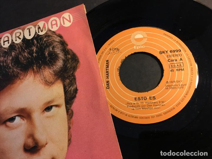 Discos de vinilo: DAN HARTMAN (ESTO ES..) SINGLE ESPA&Ntilde;A 1978 (EPI7) - Foto 2