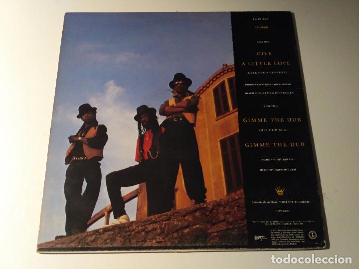 Discos de vinilo: Aswad - Give a little love - Foto 2