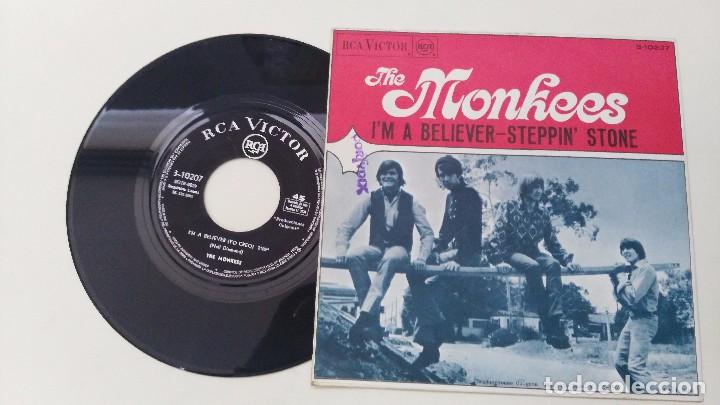 Discos de vinilo: disco antiguo the monkees beliver - Foto 2