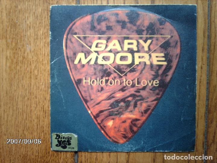 Discos de vinilo: gary moore  -  hold on the love  +  devil in her heart - Foto 1