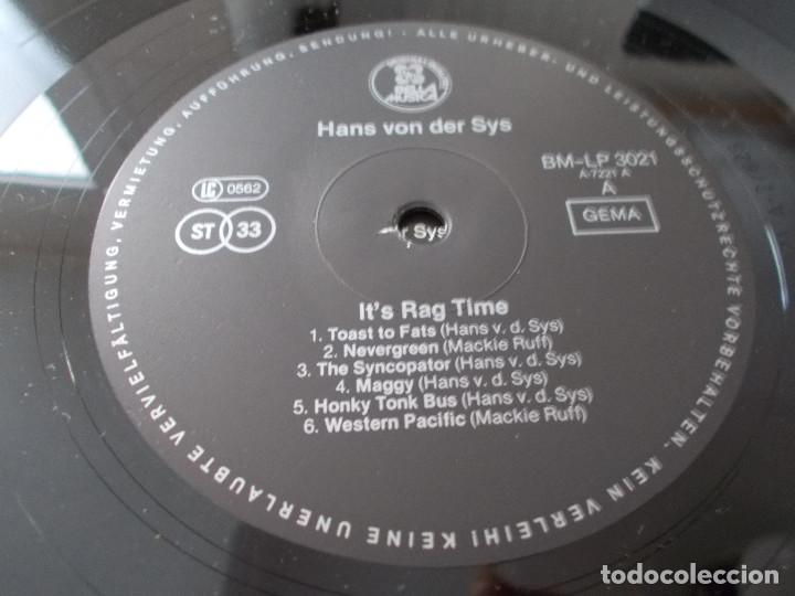 Discos de vinilo: HANS VAN DER SYS. IT&acute;S RAG TIME. - Foto 3