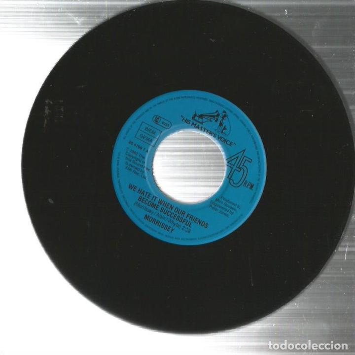 Discos de vinilo: SINGLE MORRISEY : WE HATE IT WHEN OUR FRIENDS + SUEDEHEAD - Foto 3