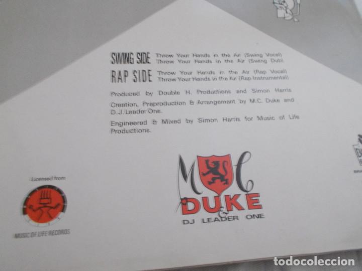Discos de vinilo: M C DUKE. THROW YOUR HANDS IN THE IR. - Foto 2