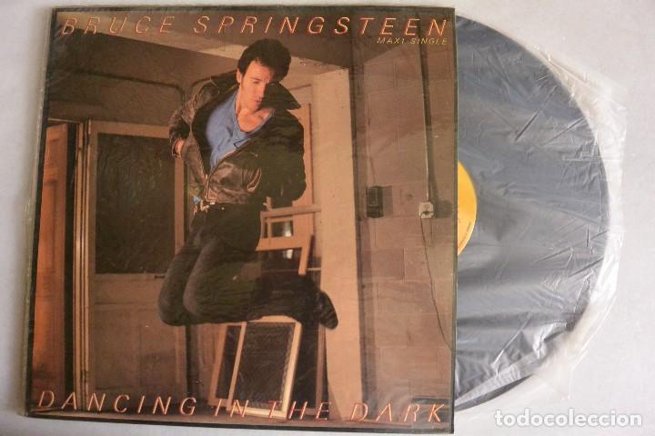 Discos de vinilo: MAXI SINGLE BRUCE SPRINGSTEEN  DANCING IN THE DARK. CBS 1984 - Foto 1