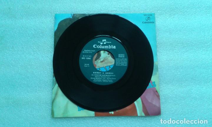 Discos de vinilo: DANNY & DONNA - EL VALS DE LAS MARIPOSAS SINGLE 1971 - Foto 2