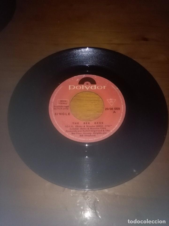 Discos de vinilo: THE BEE GEES. I.O.I.O. SIN FUNDA. SOLAMENTE EL DISCO - Foto 1