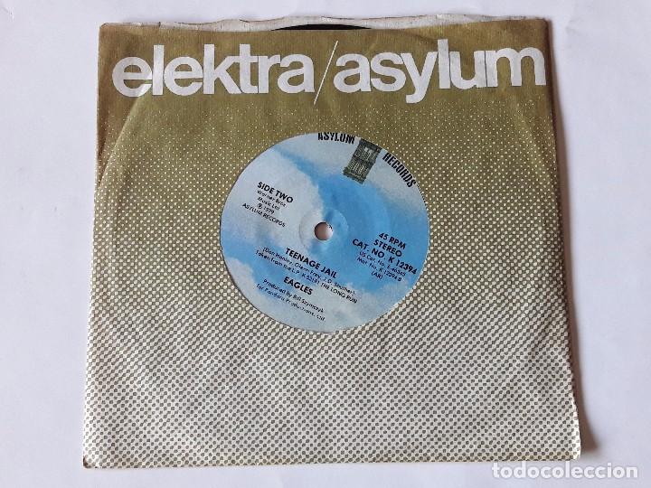 Discos de vinilo: Eagles - Heartache Tonight - 1979 - Single - Foto 2